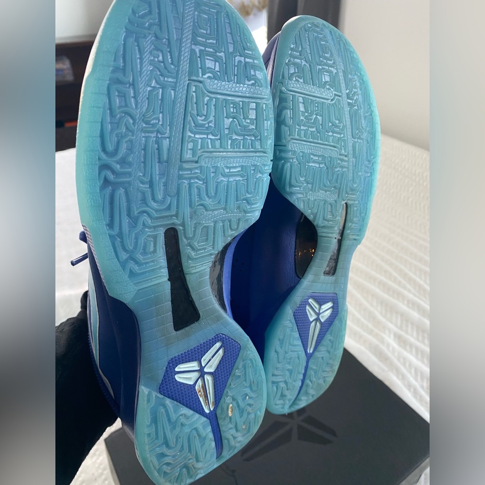 Nike Kobe V Halloween - Picture 5 of 9